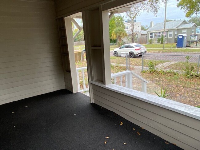 Building Photo - Great 3/1 home just south of Kenwood