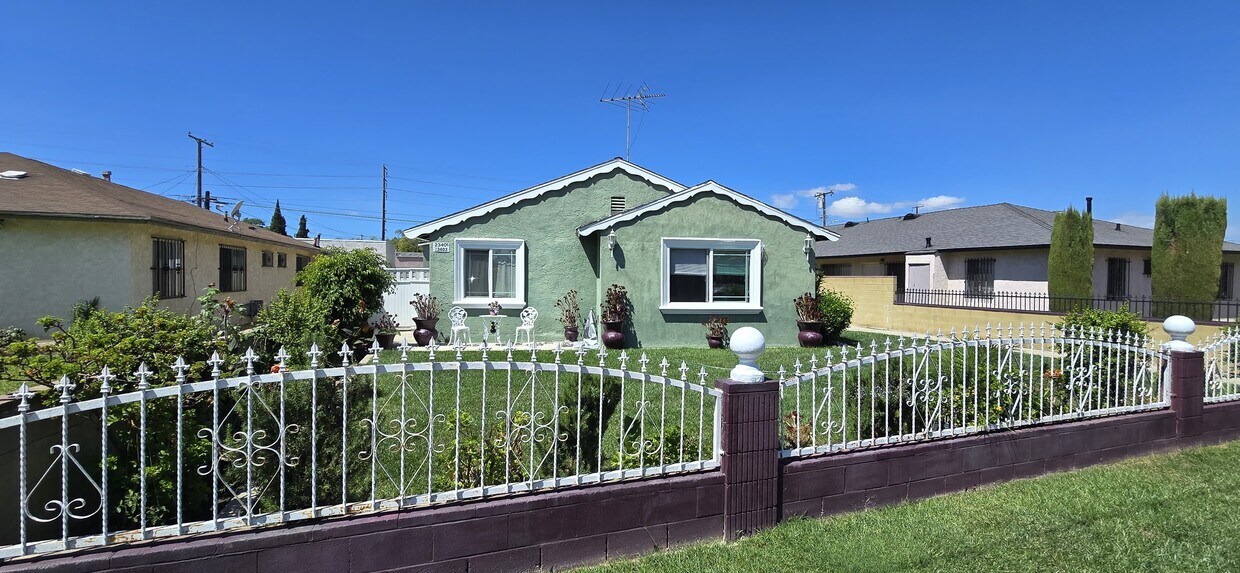 Primary Photo - 23401 Catskill Ave