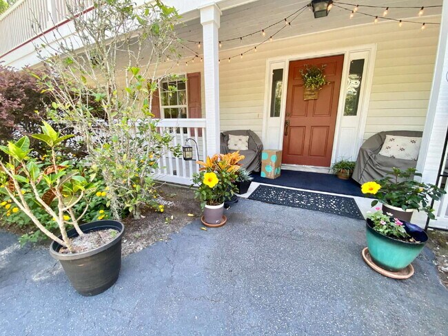 Building Photo - Duplex Apartment Close to Downtown Bluffton!