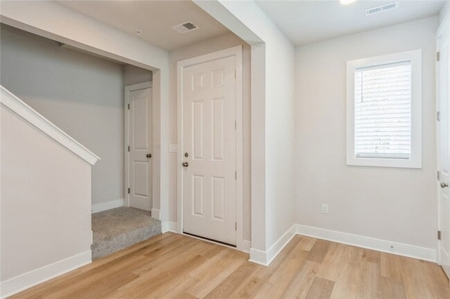 Building Photo - 701 Halcyon Ln