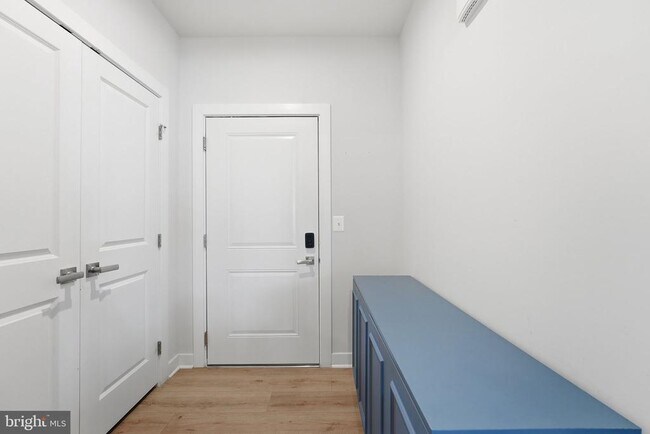 Foto del edificio - 46294 Mount Milstead Ter