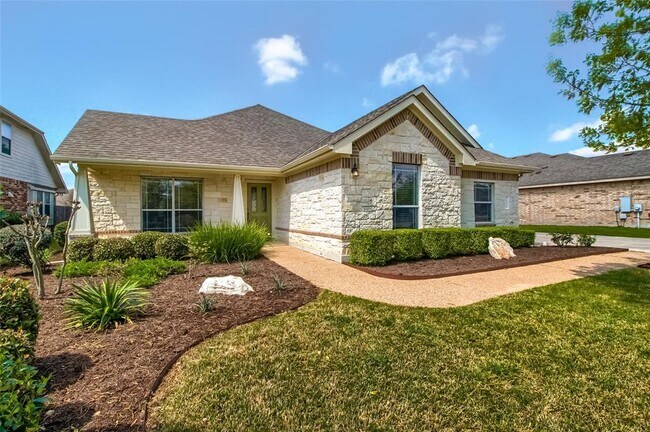 Foto del edificio - 18720 Royal Pointe Dr