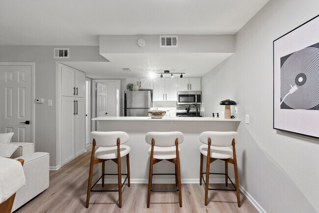 Building Photo - Creekline Apartments
