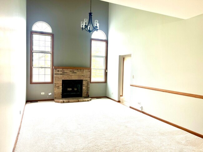 Building Photo - 520 W Parkside Dr