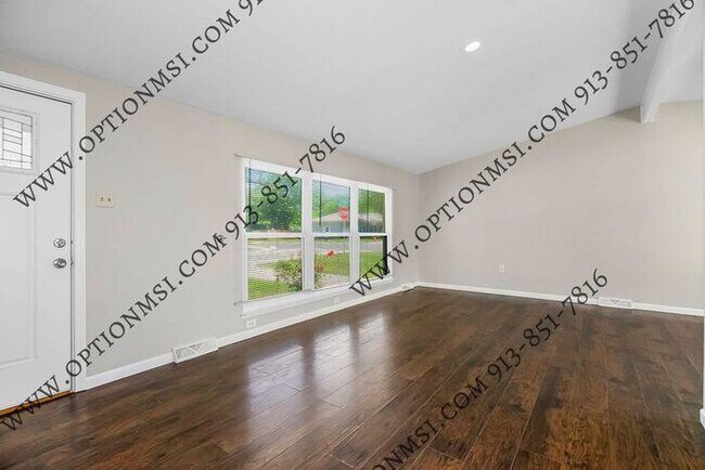 Foto del edificio - Available NOW!