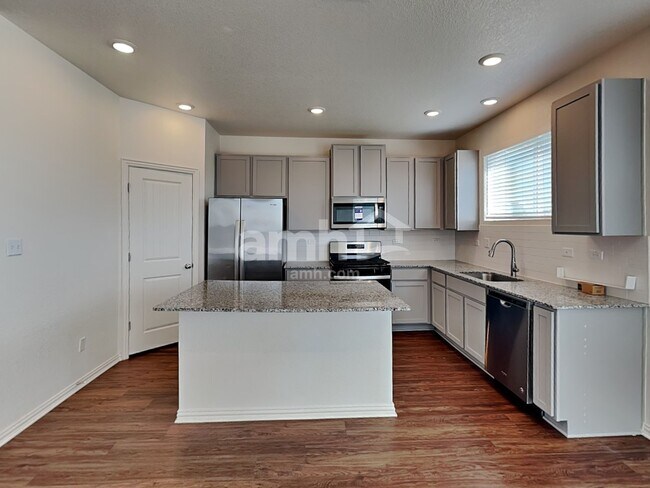 Foto del edificio - 2722 Lillybrook Ln