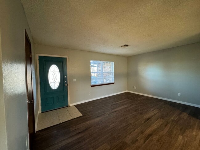 Foto del edificio - Charming home in North Edmond + 2 bedrooms