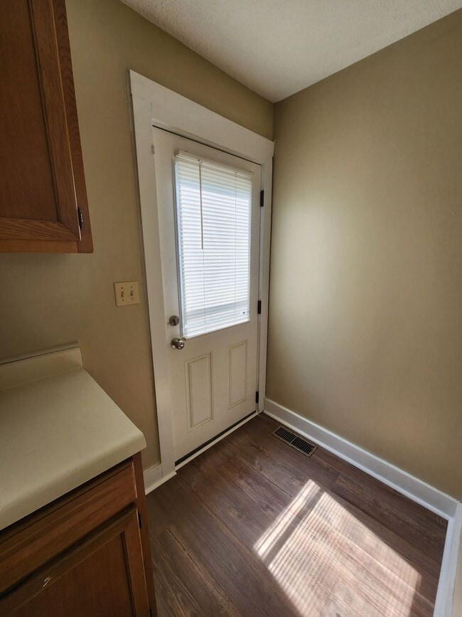 Building Photo - Cottage Style Home