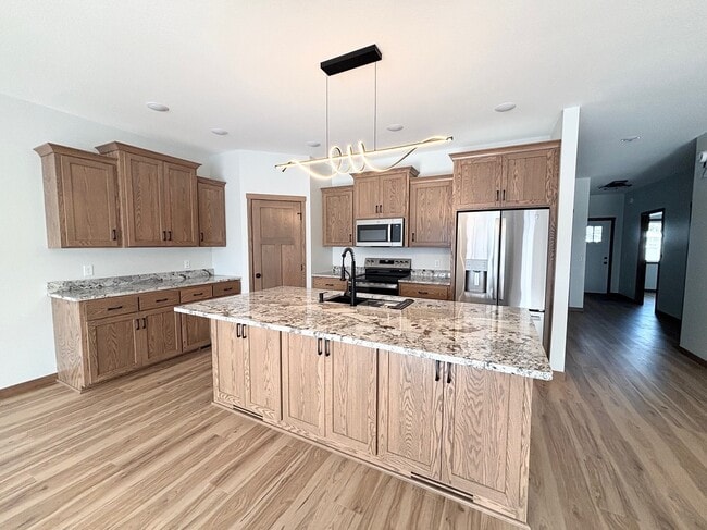 Building Photo - 577 Main St W