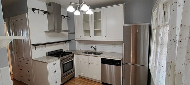 Building Photo - 1907 11th Ave S