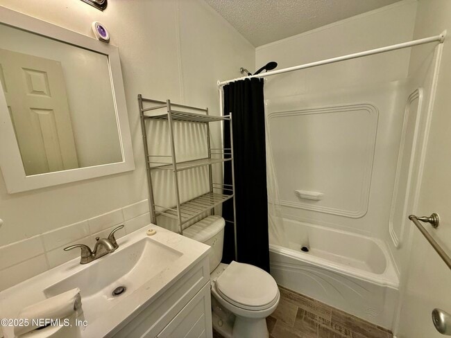 Building Photo - 467 Olive Cir