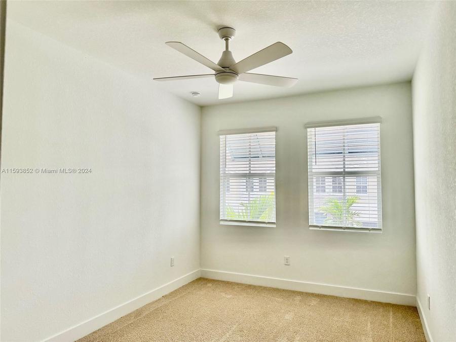 Foto principal - 142 SW 171st Ave