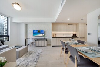 Building Photo - 225 N Miami Ave