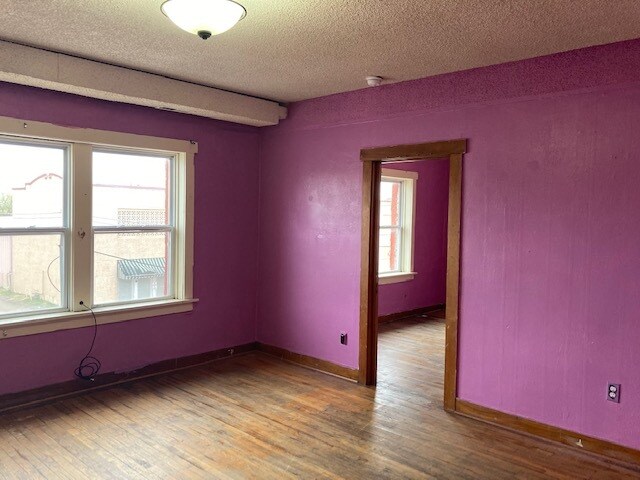 Building Photo - 376 N Elm St