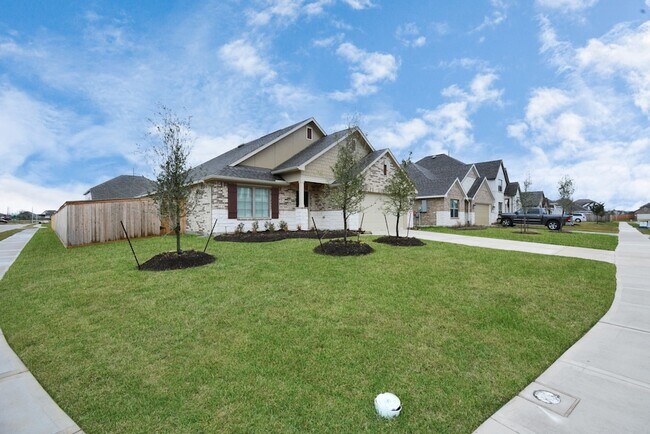 Building Photo - 2734 San Bernard Dr
