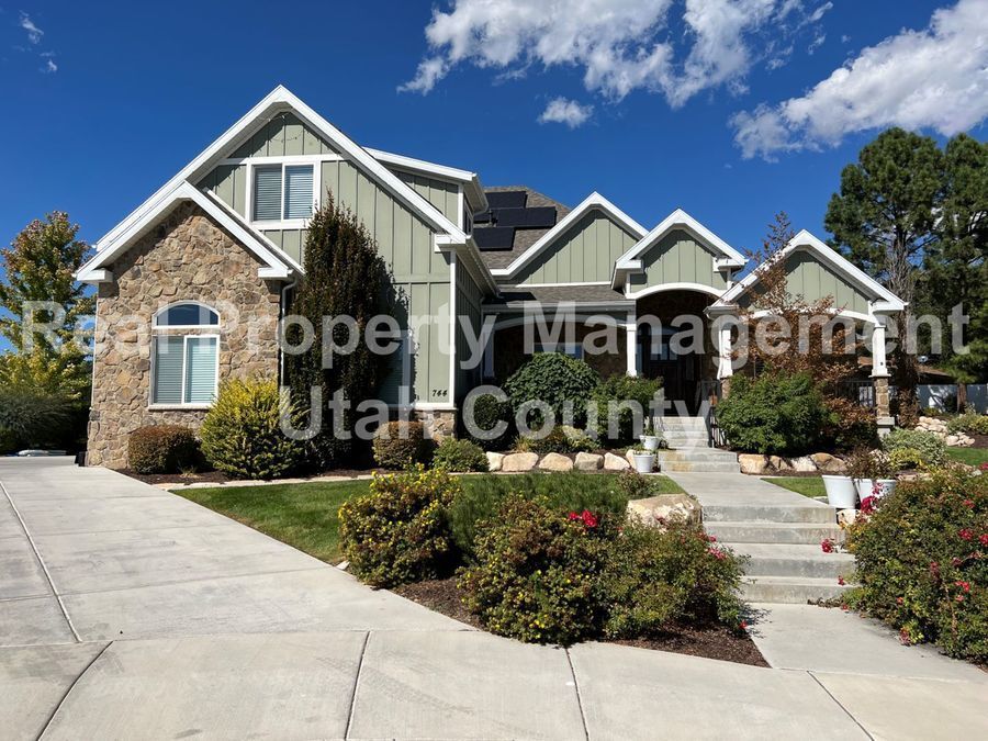 Primary Photo - Stunning Spacious Pleasant Grove Home