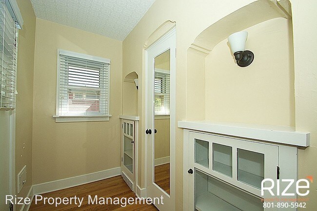 Building Photo - 3 br, 2 bath House - 2751 Brinker Ave