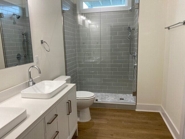 Foto del edificio - 1376 Belfair St