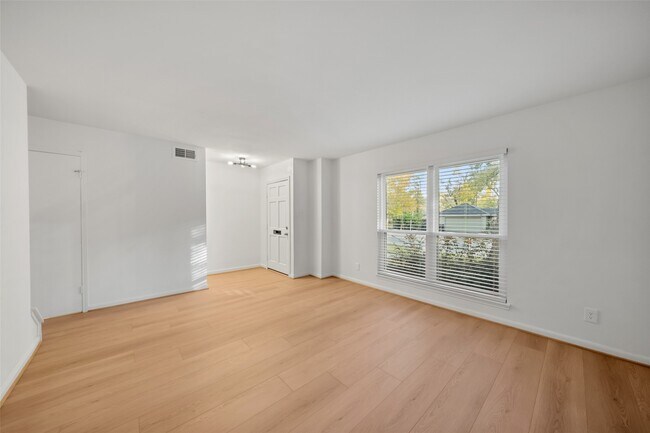 Foto del edificio - 9654 Westview Dr