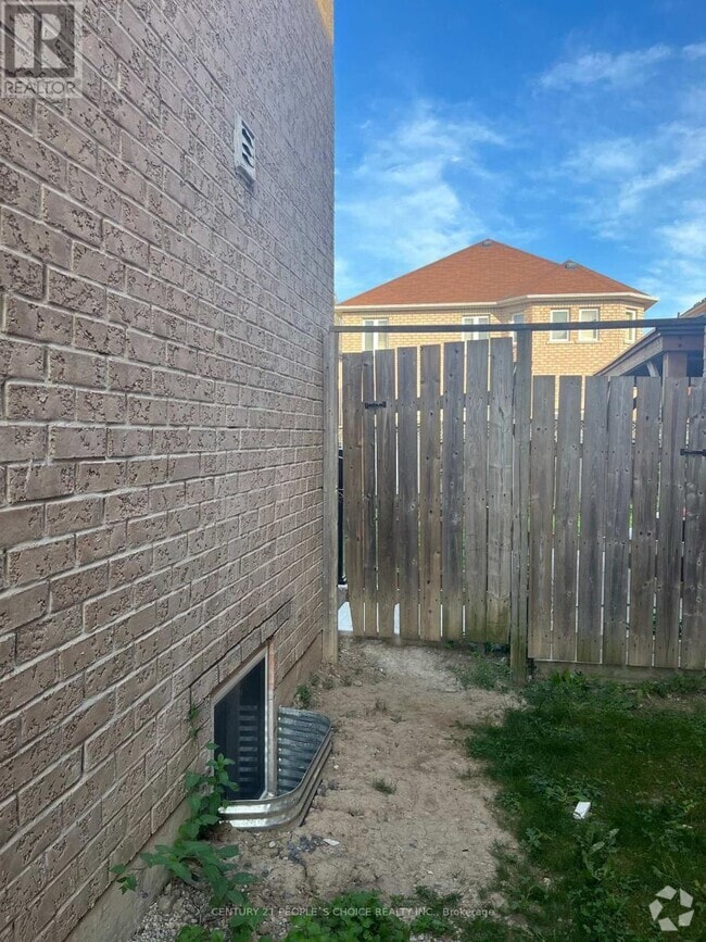 Building Photo - 3532 Southwick St