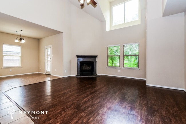 Building Photo - 719 Fannin Dr