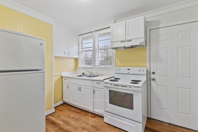 Building Photo - 64TH AVENUE DUPLEX (LMY-002-B)