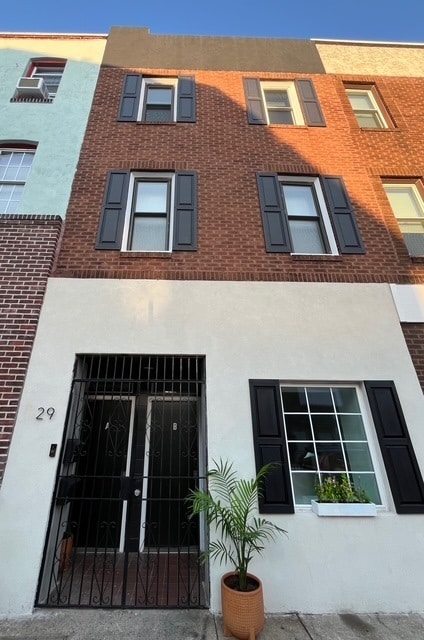 Building Photo - 529 S 17th St