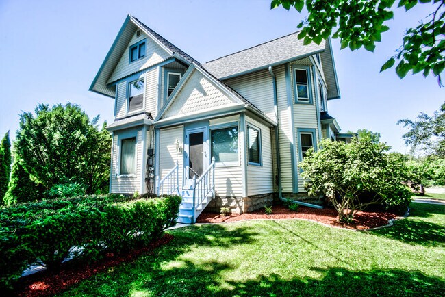 Foto del edificio - N64W24170 Main St