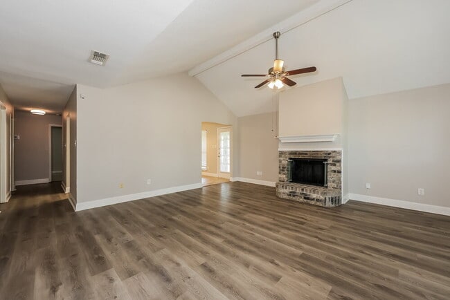 Building Photo - 8500 Cove Meadow Ln