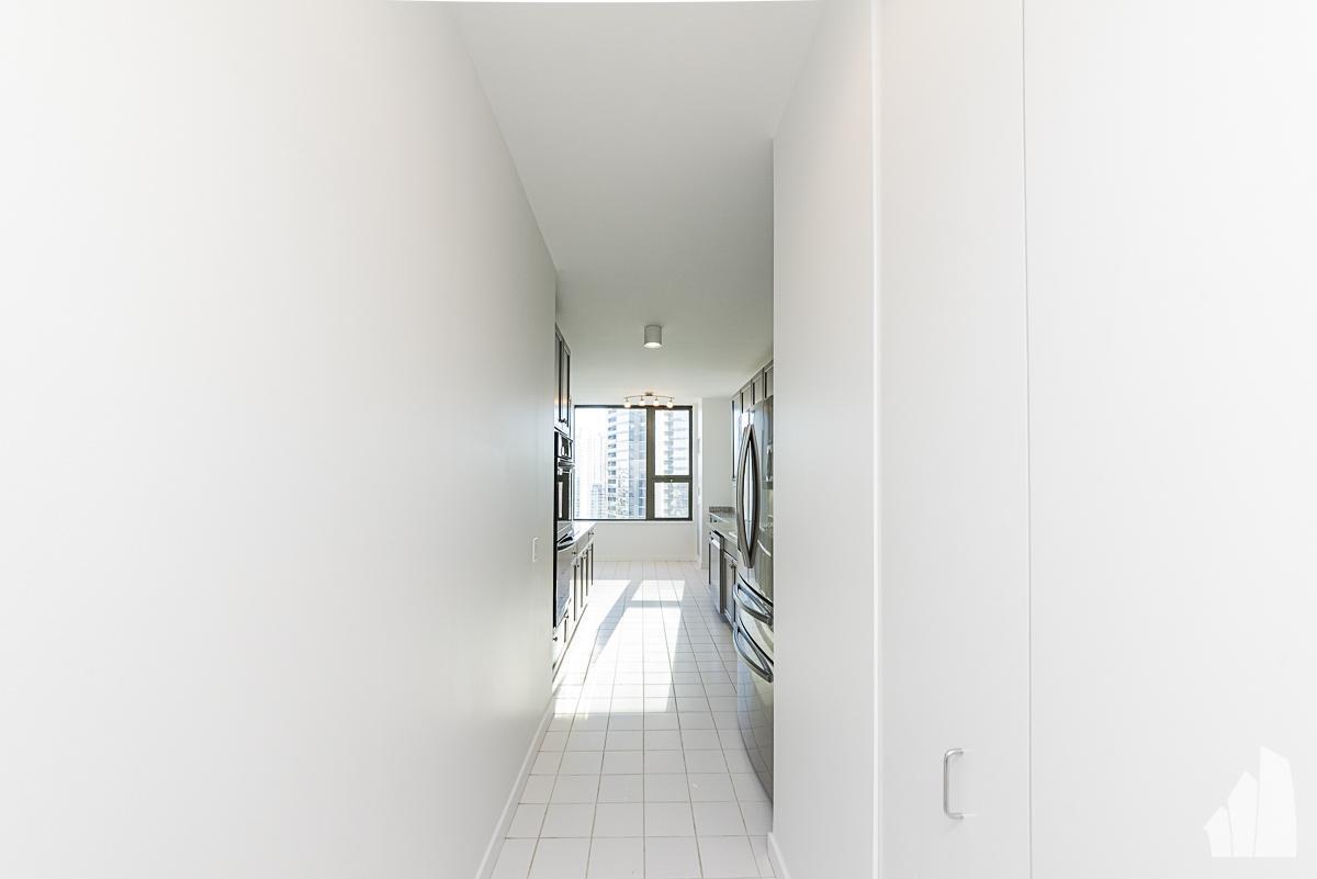 Foto principal - 2 bedroom in Chicago IL 60647