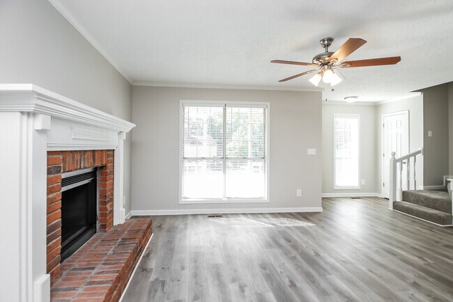 Foto del edificio - 2405 Glynn Oaks Ct SW