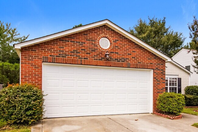 Foto del edificio - 11016 Thousand Oaks Dr