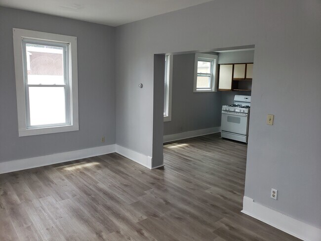 Living room - 100 Snow St