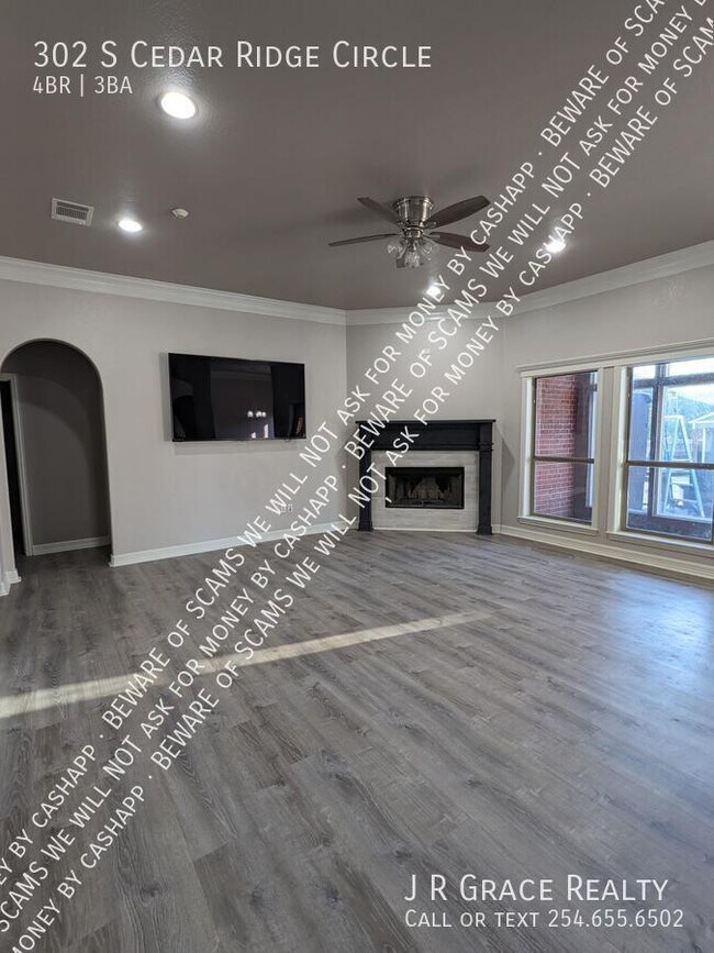 Building Photo - 302 S Cedar Ridge Cir