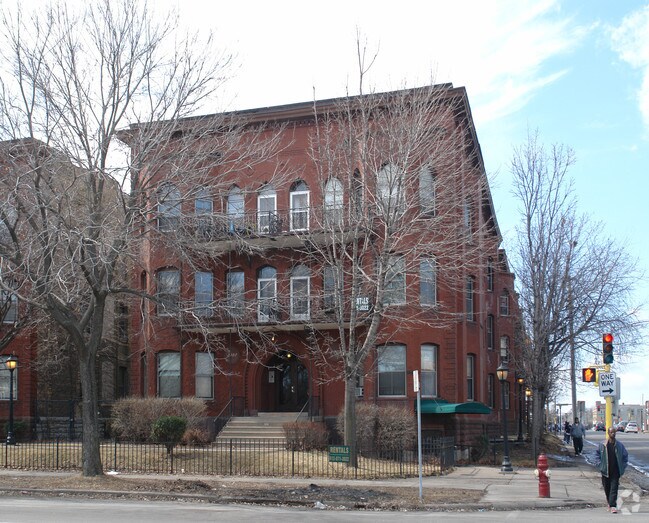 Building Photo - 2000-2002 Park Ave S