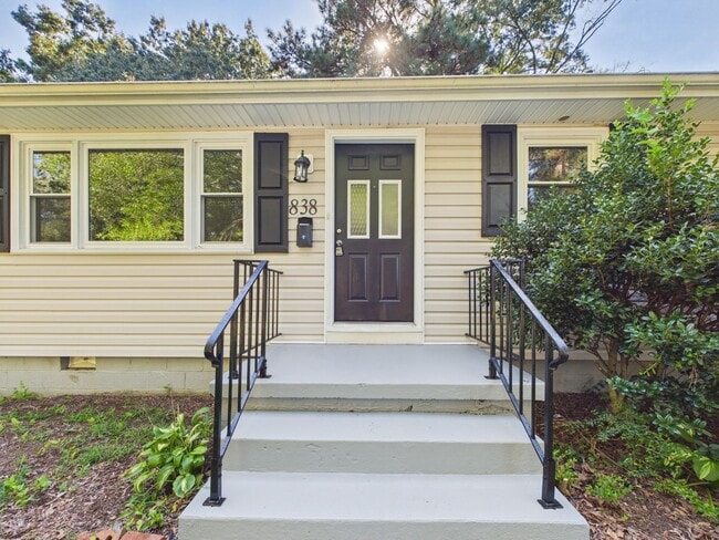 Building Photo - 838 Greystone Ave