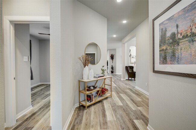 Building Photo - 2815 Torrey Pines Dr