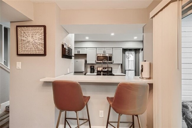 Building Photo - 7003 Woodhue Dr