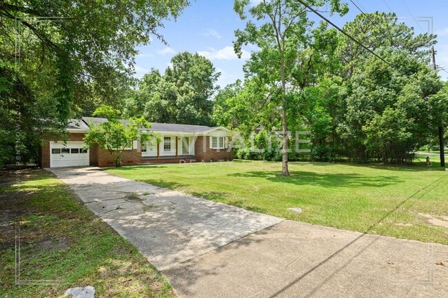Building Photo - 2505 Robin Hood Dr