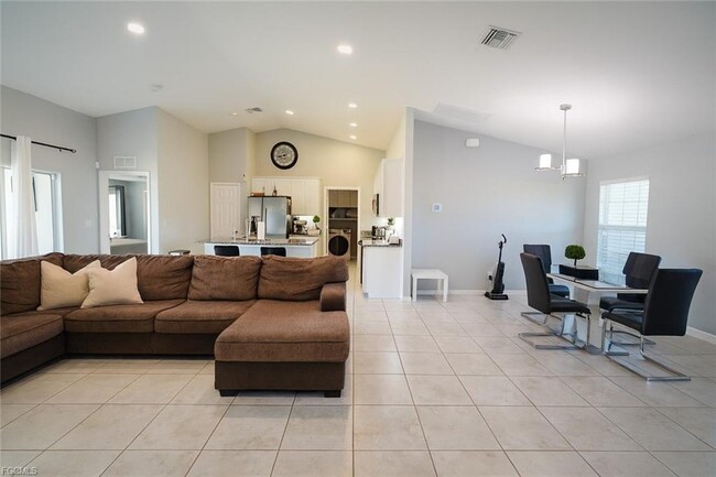 Foto del edificio - 4341 NW 34th Pl