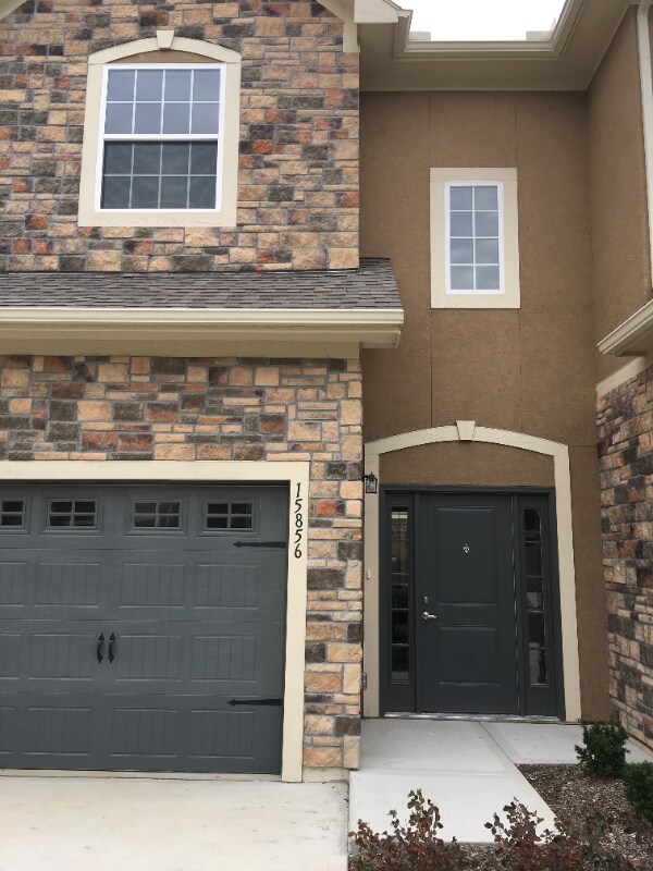 Foto del edificio - 15856 Valley View Dr