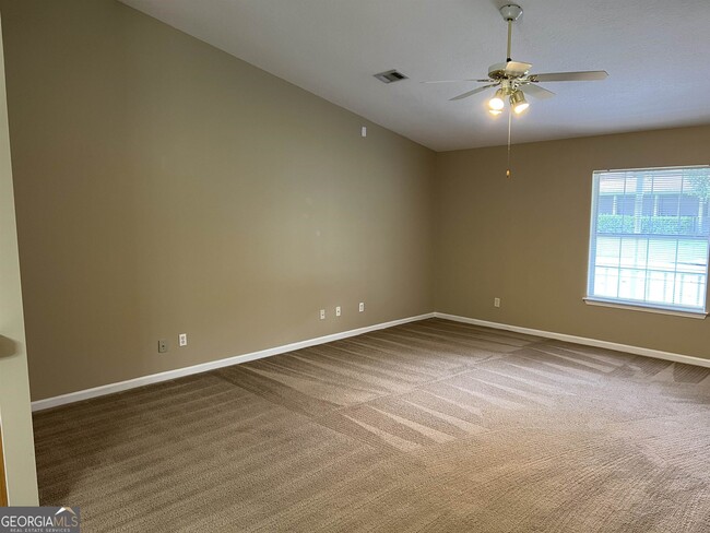 Building Photo - 204 Old Pond Dr W