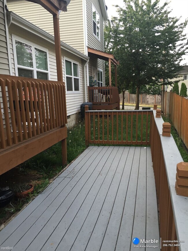Building Photo - 3 br, 3 bath Townhome - 12728 15th Avenue ...