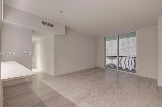 Foto del edificio - 1756 N Bayshore Dr