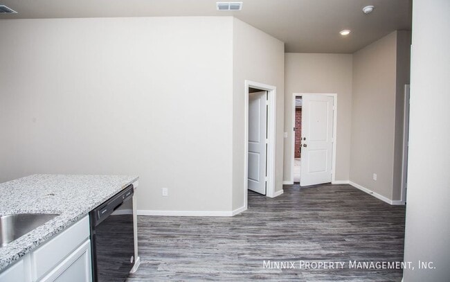 Building Photo - 2137 N Texas Ave