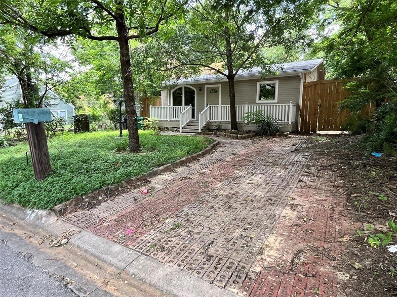 Primary Photo - 1107 Peak Street