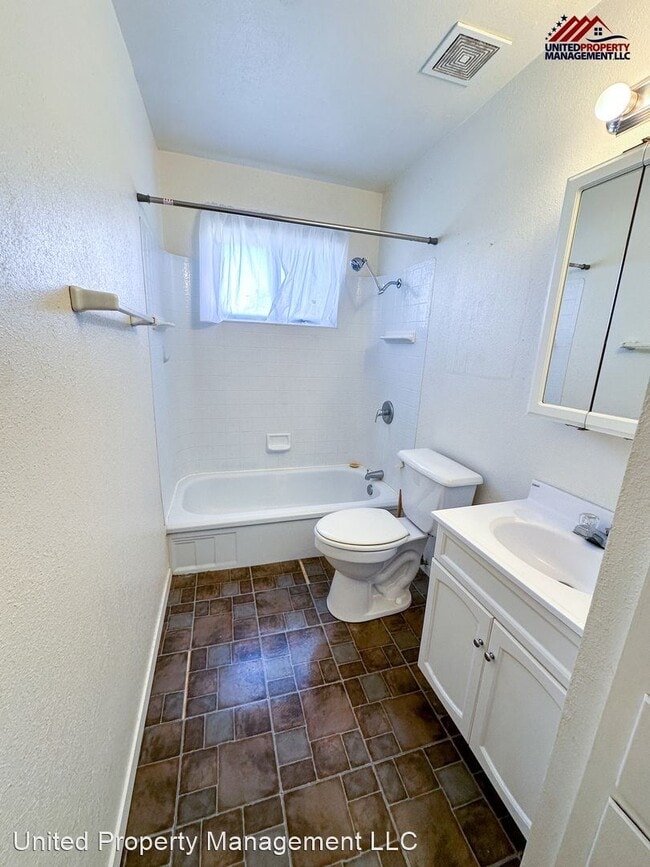 Building Photo - 2 br, 1 bath House - 1042 Pinon Lane