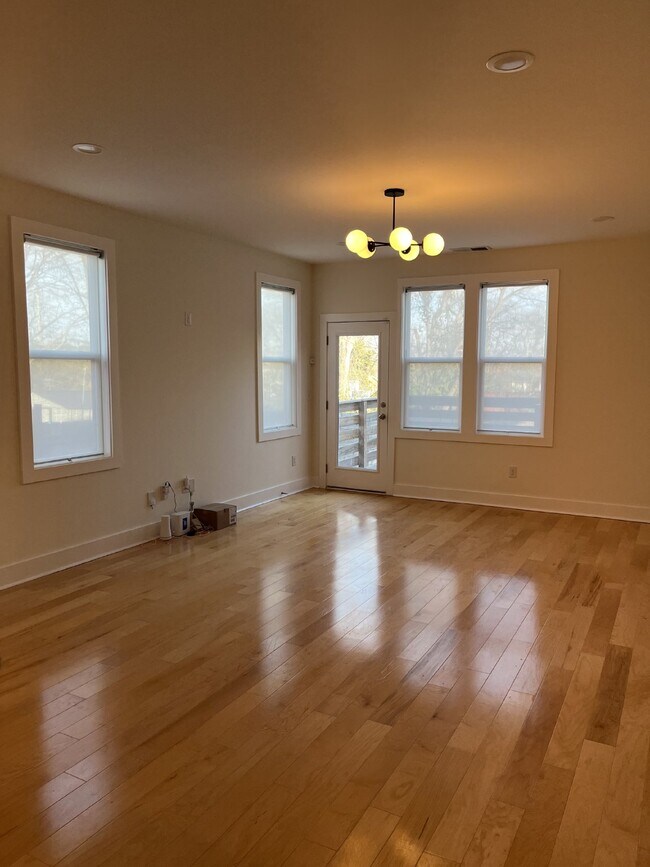 Building Photo - Charming 3-Bedroom Rental with Granite Cou...