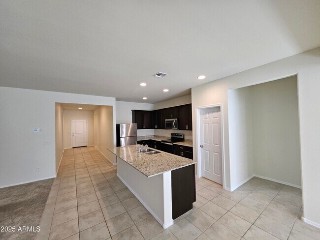 Foto del edificio - 24527 W Ripple Rd