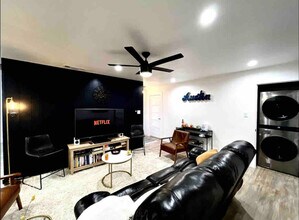 Building Photo - 512 Eberhart Ln